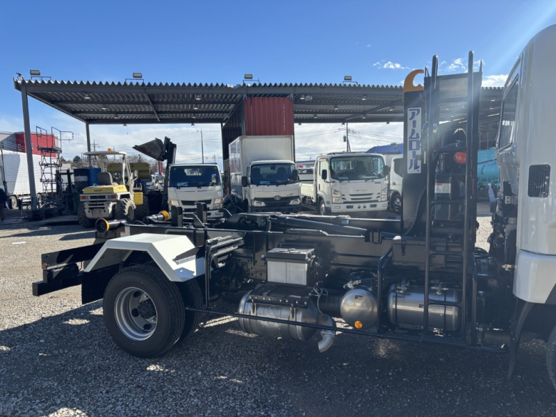 R7年新明和アームロールCCA44-31未使用車車検付|中古トラックの販売・買取・査定のアイナビ