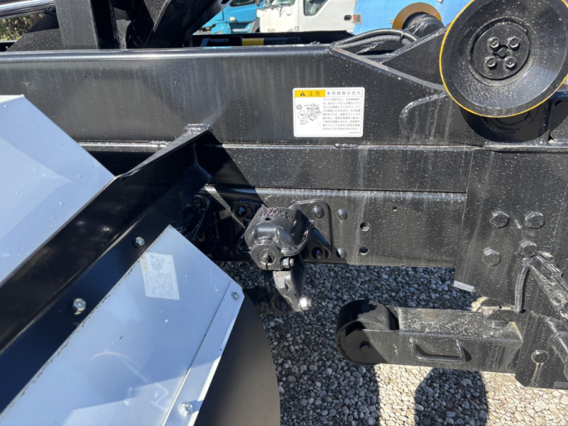 R7年新明和アームロールCCA44-31未使用車車検付|中古トラックの販売・買取・査定のアイナビ