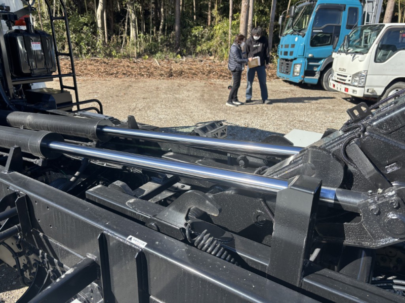 R7年新明和アームロールCCA44-31未使用車車検付|中古トラックの販売・買取・査定のアイナビ