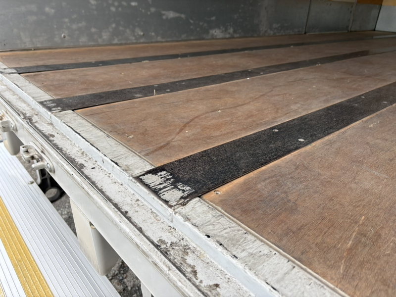 H30年式、エルフ、アルミバン、車検付|中古トラックの販売・買取・査定のアイナビ