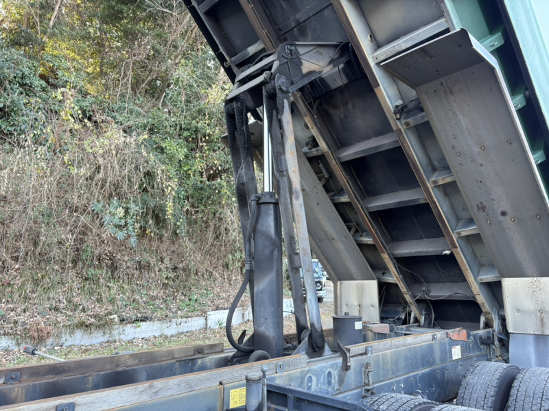 H17年式、ギガ、深ダンプ|中古トラックの販売・買取・査定のアイナビ