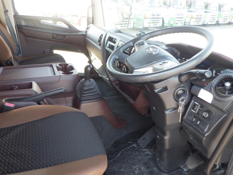 72ワイド 後輪エアサス 積載2.4t 内高2,620|中古トラックの販売・買取・査定のアイナビ