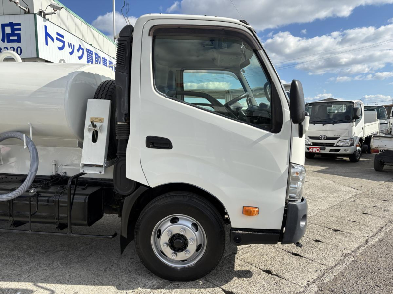 H27デュトロ 散水車|中古トラックの販売・買取・査定のアイナビ
