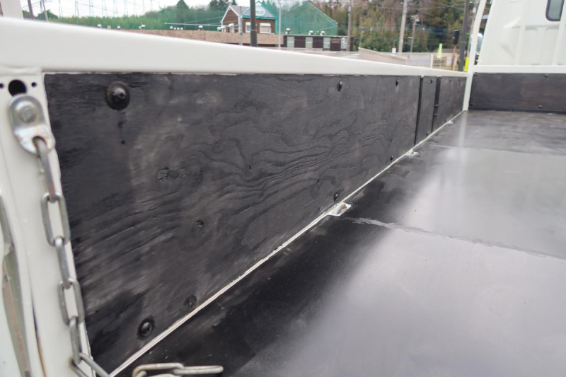 キャンター ワイドロング平ボディ 積載2000kg車検付き|中古トラックの販売・買取・査定のアイナビ