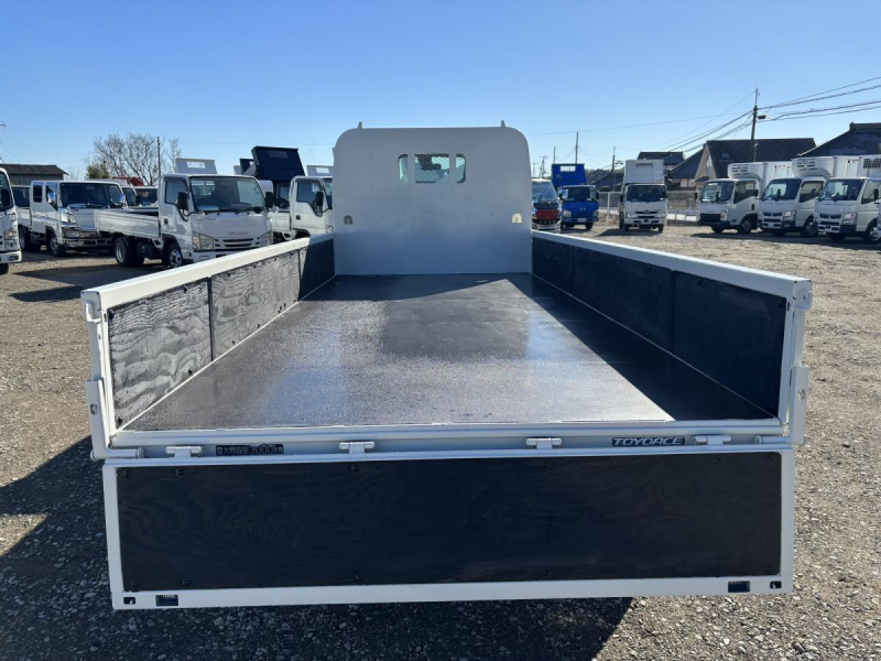 標準ロング平ボディー 積載3000kg 床鉄板張り|中古トラックの販売・買取・査定のアイナビ