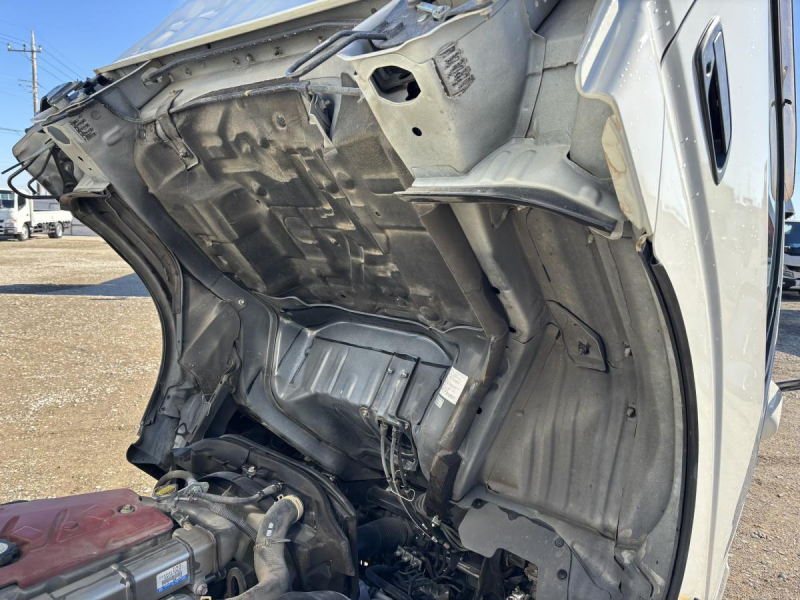 標準ロング平ボディー 積載3000kg 床鉄板張り|中古トラックの販売・買取・査定のアイナビ