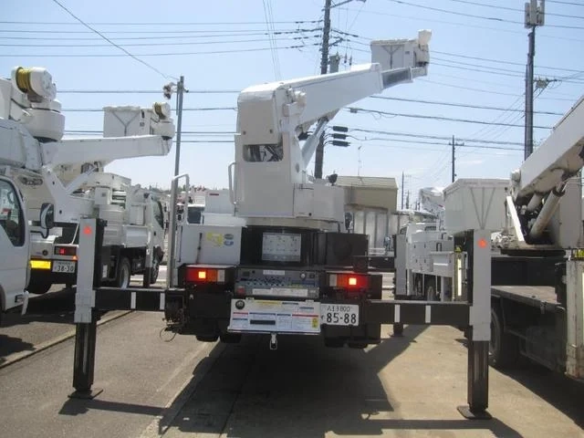 いすゞ|中古トラックの販売・買取・査定のアイナビ