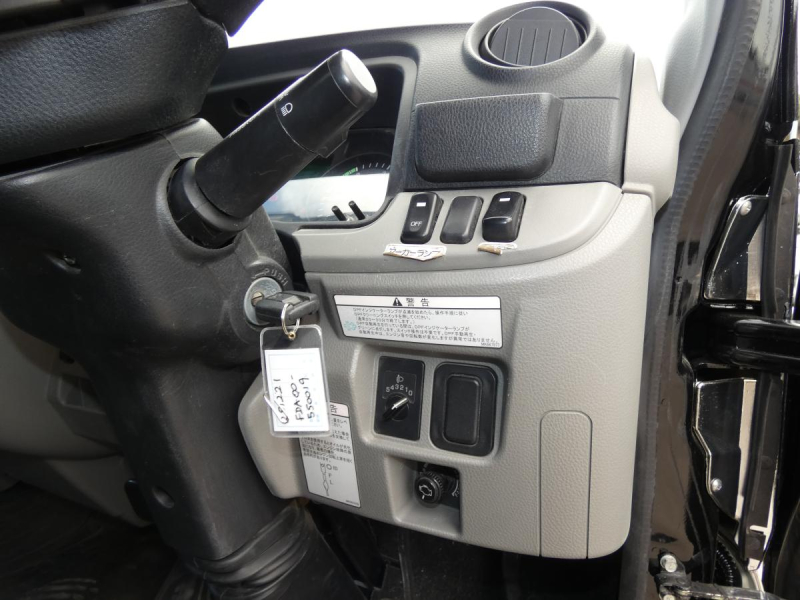 H28 1.5t パネルバン オートマ 4WD|中古トラックの販売・買取・査定のアイナビ