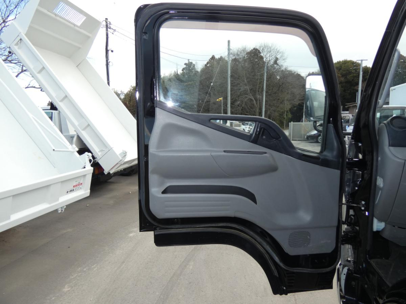 H28 1.5t パネルバン オートマ 4WD|中古トラックの販売・買取・査定のアイナビ