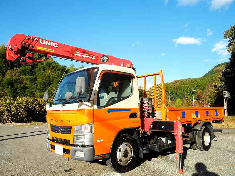 キャンター4段クレーンラジコン標準ロング平ボディ積載3t|中古トラックの販売・買取・査定のアイナビ