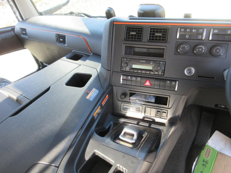 高床3軸 リヤエアサス UNIC製 4段 クレーン付アルミ平 !|中古トラックの販売・買取・査定のアイナビ