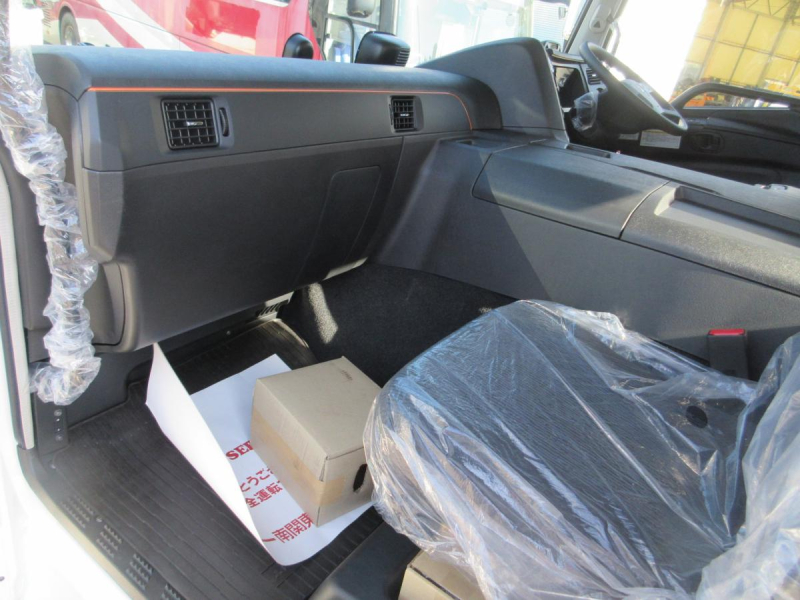 高床3軸 リヤエアサス UNIC製 4段 クレーン付アルミ平 !|中古トラックの販売・買取・査定のアイナビ