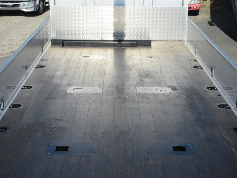 高床3軸 リヤエアサス UNIC製 4段 クレーン付アルミ平 !|中古トラックの販売・買取・査定のアイナビ