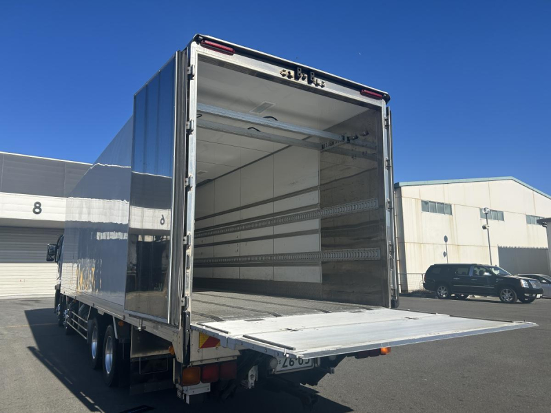 ふそうスーパーグレート 冷蔵冷凍車 格納 車検付き|中古トラックの販売・買取・査定のアイナビ