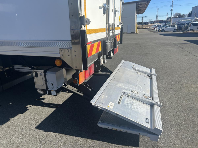 ふそうスーパーグレート 冷蔵冷凍車 格納 車検付き|中古トラックの販売・買取・査定のアイナビ