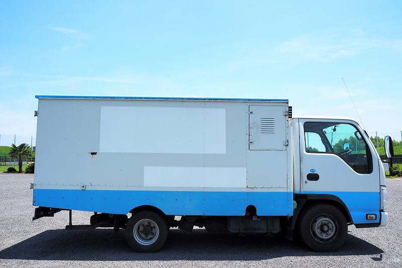 いすゞエルフサニーペット製寝具乾燥車6本ハンガー|中古トラックの販売・買取・査定のアイナビ