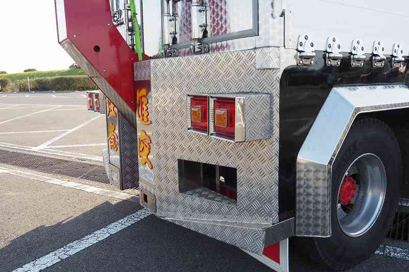 日野レンジャーデコトラ5段クレーン角足レッカー車ウインチ|中古トラックの販売・買取・査定のアイナビ