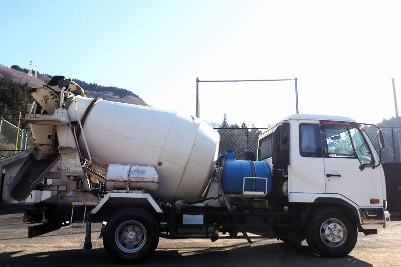 コンドル6t車新明和生コンコンクリートミキサー車中型免許|中古トラックの販売・買取・査定のアイナビ