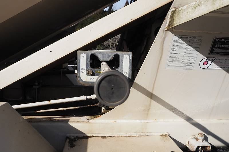 コンドル6t車新明和生コンコンクリートミキサー車中型免許|中古トラックの販売・買取・査定のアイナビ