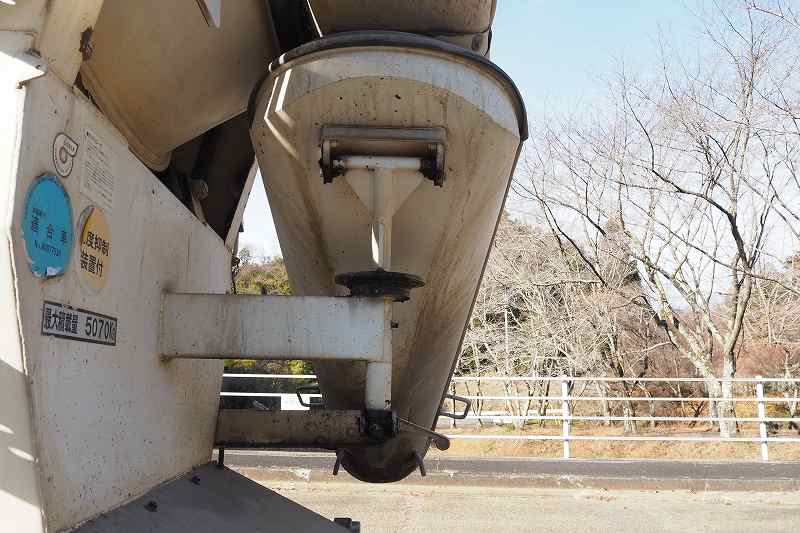 コンドル6t車新明和生コンコンクリートミキサー車中型免許|中古トラックの販売・買取・査定のアイナビ