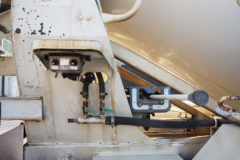 コンドル6t車新明和生コンコンクリートミキサー車中型免許|中古トラックの販売・買取・査定のアイナビ