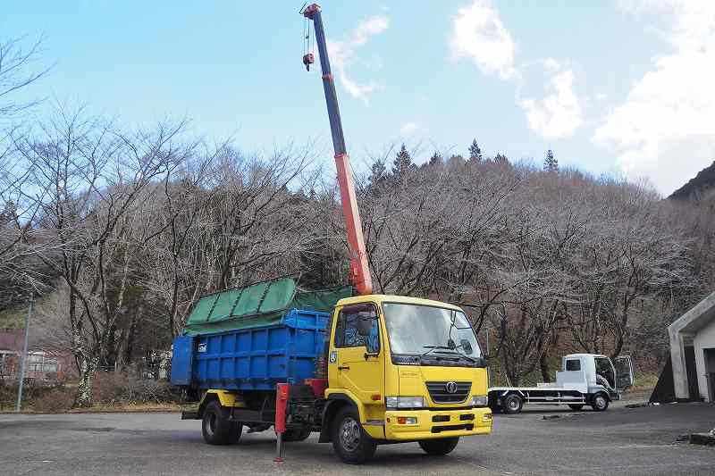 コンドル3段クレーン付深ダンプ8.6立米天蓋|中古トラックの販売・買取・査定のアイナビ