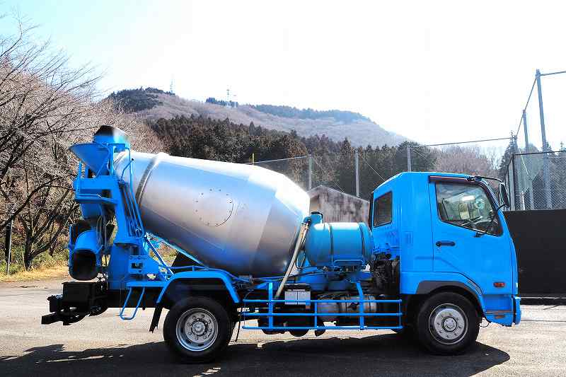 三菱ファイター増トン11t未満カヤバミキサー車|中古トラックの販売・買取・査定のアイナビ