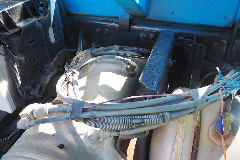 三菱ファイター増トン11t未満カヤバミキサー車|中古トラックの販売・買取・査定のアイナビ