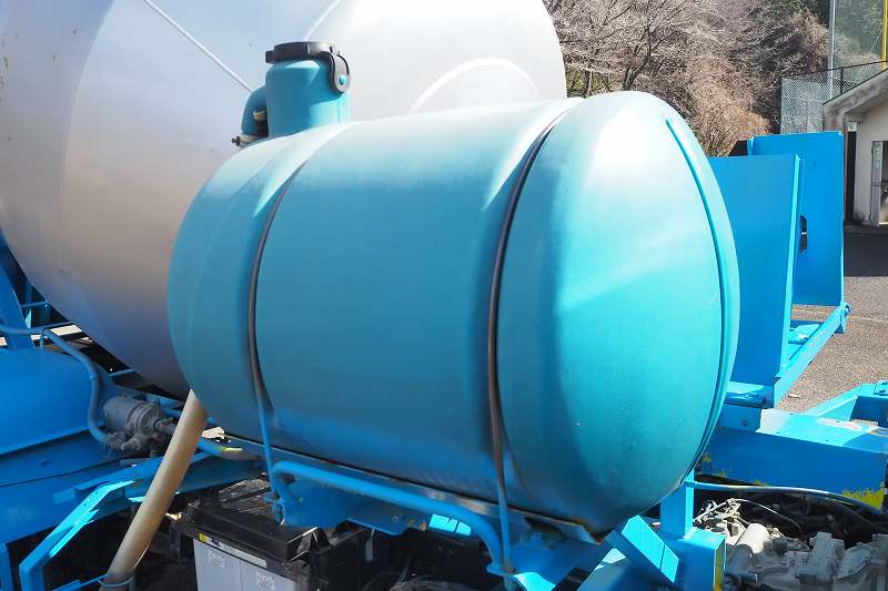 三菱ファイター増トン11t未満カヤバミキサー車|中古トラックの販売・買取・査定のアイナビ