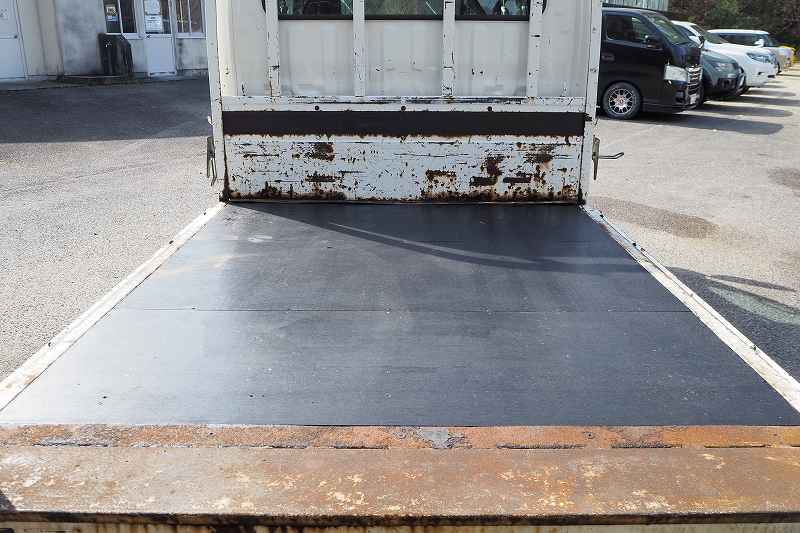 トヨタダイナWキャブ平ボディ垂直式パワーゲート|中古トラックの販売・買取・査定のアイナビ