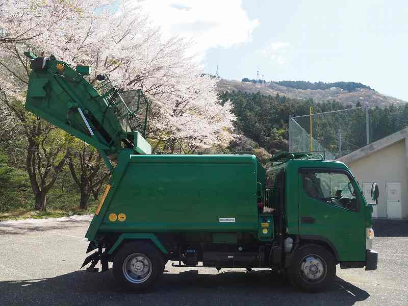 三菱ふそうキャンター新明和プレス式6立米パッカー車|中古トラックの販売・買取・査定のアイナビ