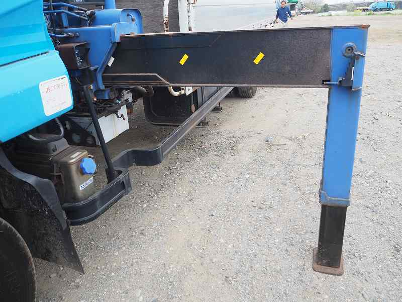 UDコンドル4段クレーン角足ラジコンアルミ平ボディベッド|中古トラックの販売・買取・査定のアイナビ