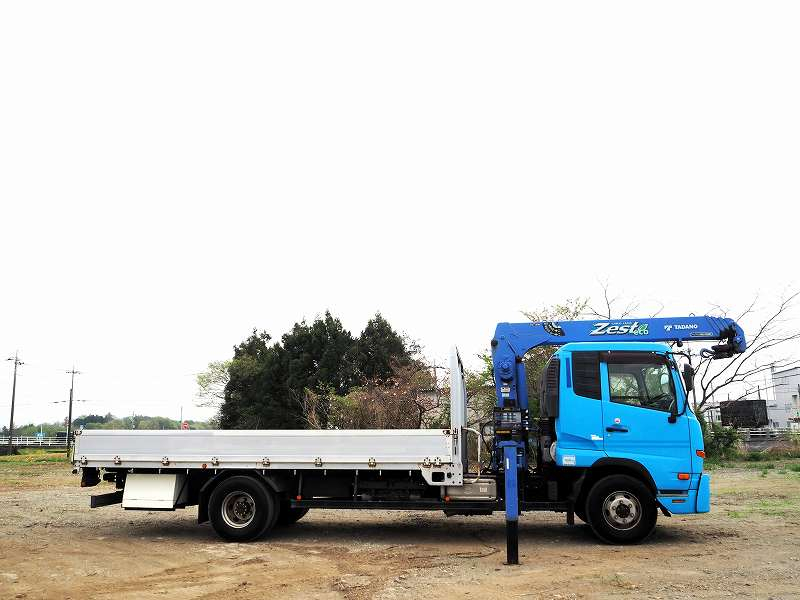 UDコンドル4段クレーン角足ラジコンアルミ平ボディベッド|中古トラックの販売・買取・査定のアイナビ