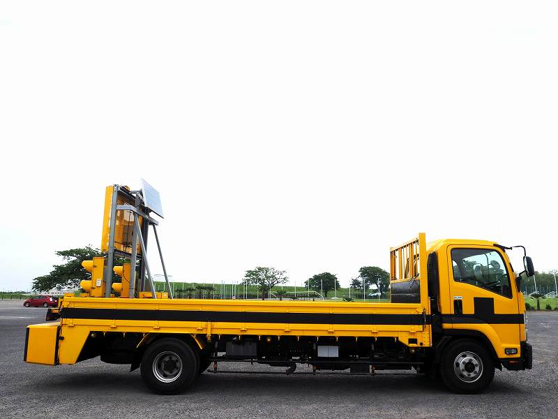 いすゞフォワード道路作業車標識車平ボディ|中古トラックの販売・買取・査定のアイナビ