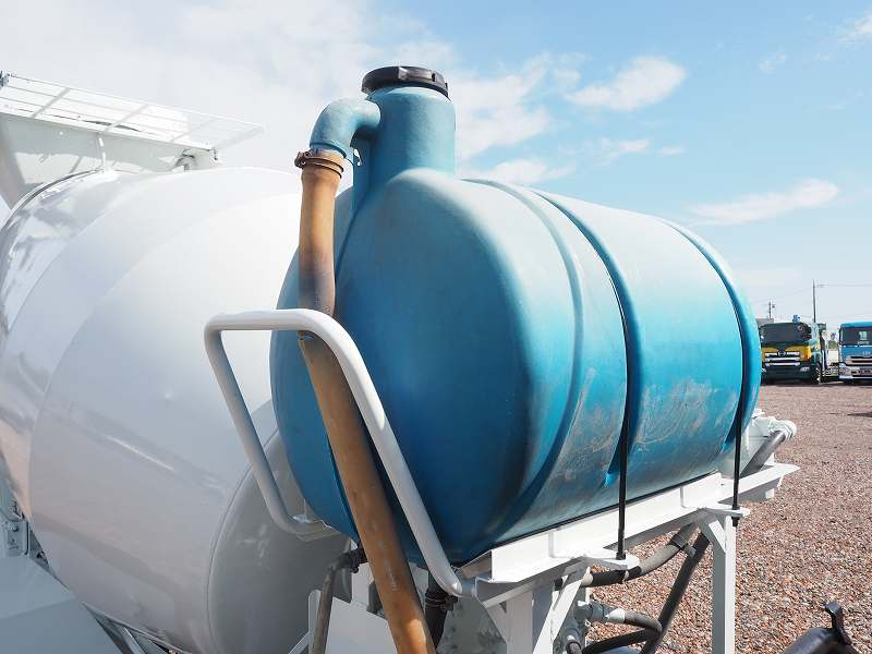 三菱ふそうキャンター極東製2.5立米生コンミキサー車|中古トラックの販売・買取・査定のアイナビ