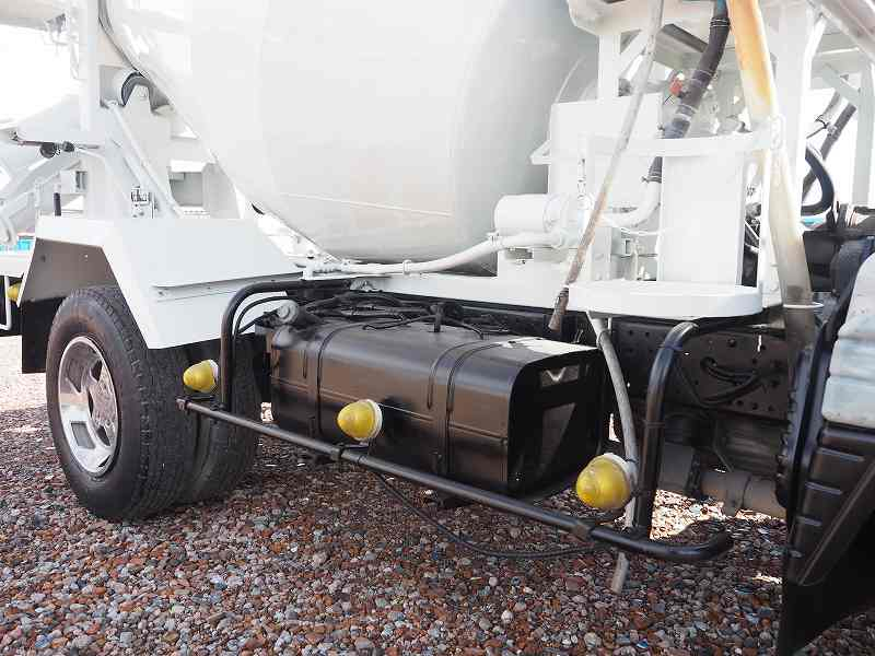 三菱ふそうキャンター極東製2.5立米生コンミキサー車|中古トラックの販売・買取・査定のアイナビ