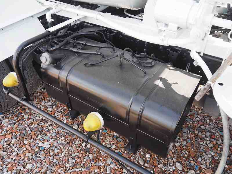 三菱ふそうキャンター極東製2.5立米生コンミキサー車|中古トラックの販売・買取・査定のアイナビ