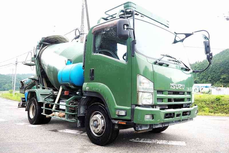 フォワード中型6t車カヤ製生コンミキサー車スランプガード|中古トラックの販売・買取・査定のアイナビ