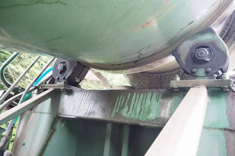 フォワード中型6t車カヤ製生コンミキサー車スランプガード|中古トラックの販売・買取・査定のアイナビ