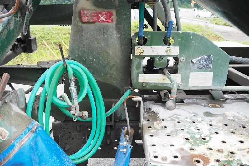 フォワード中型6t車カヤ製生コンミキサー車スランプガード|中古トラックの販売・買取・査定のアイナビ