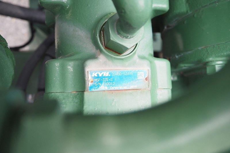 フォワード中型6t車カヤ製生コンミキサー車スランプガード|中古トラックの販売・買取・査定のアイナビ