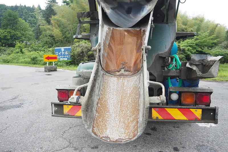 フォワード中型6t車カヤ製生コンミキサー車スランプガード|中古トラックの販売・買取・査定のアイナビ