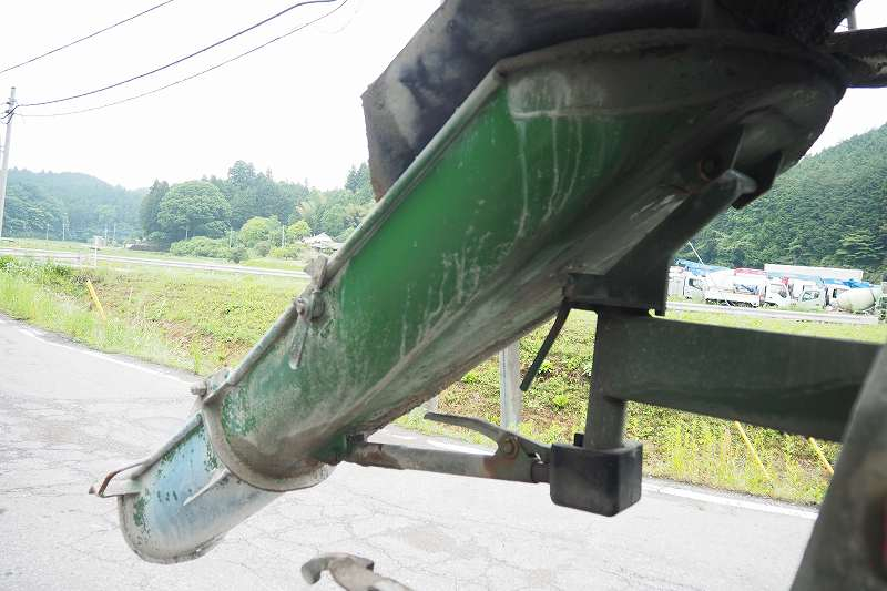 フォワード中型6t車カヤ製生コンミキサー車スランプガード|中古トラックの販売・買取・査定のアイナビ