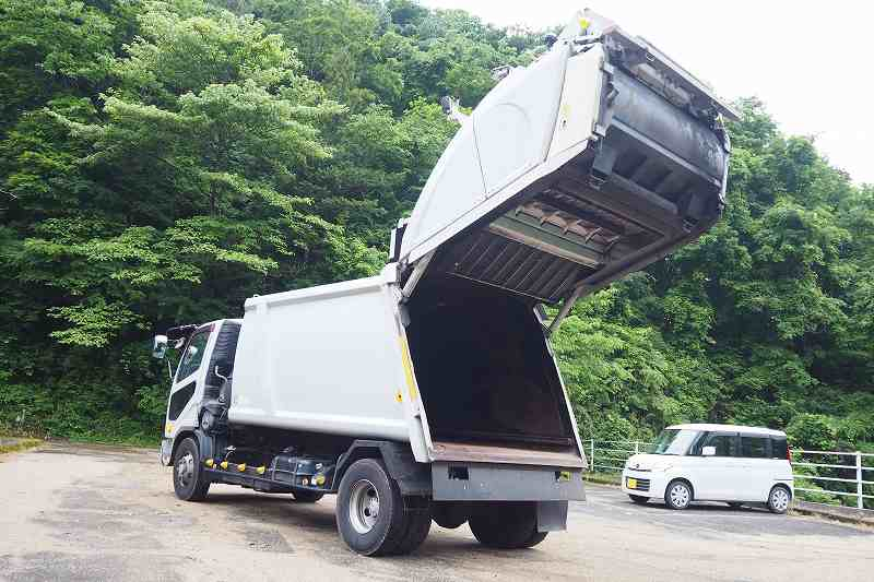 三菱ファイタープレス式10.2立米パッカー車連続スイッチ|中古トラックの販売・買取・査定のアイナビ