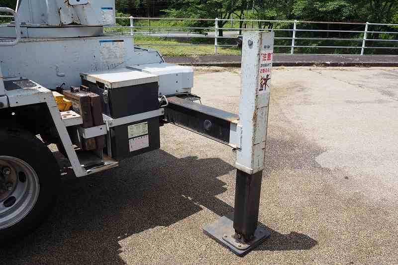 いすゞエルフアイチ製15m電工仕様多関節型高所作業車|中古トラックの販売・買取・査定のアイナビ