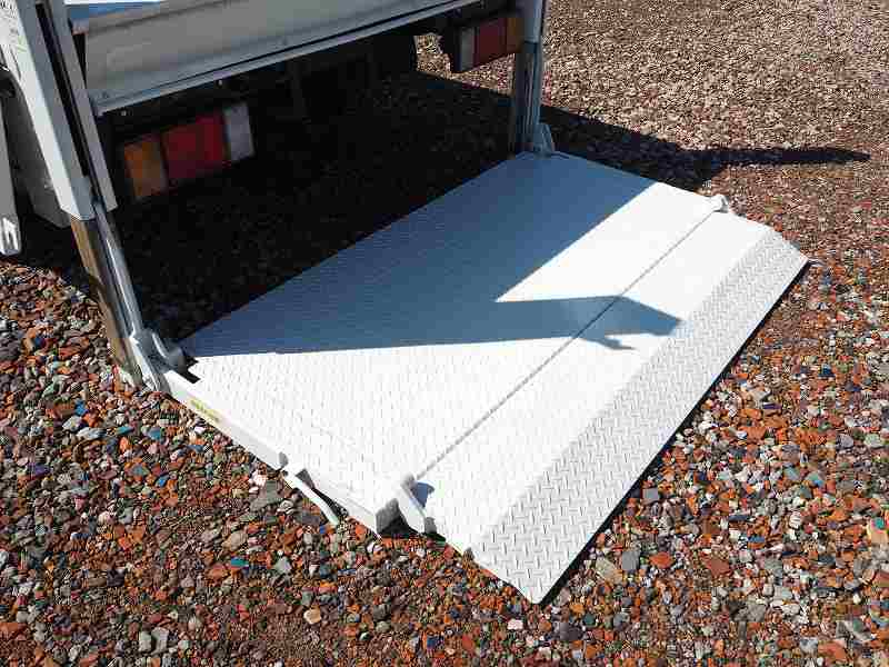 マツダタイタン4WD標準ショート10尺平ボディ垂直式ゲート|中古トラックの販売・買取・査定のアイナビ