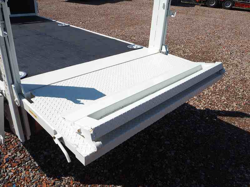 マツダタイタン4WD標準ショート10尺平ボディ垂直式ゲート|中古トラックの販売・買取・査定のアイナビ