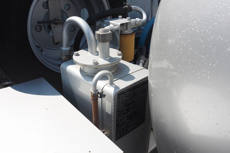 いすゞエルフカヤバ製ミキサー車2.5立米電動スランプガード|中古トラックの販売・買取・査定のアイナビ