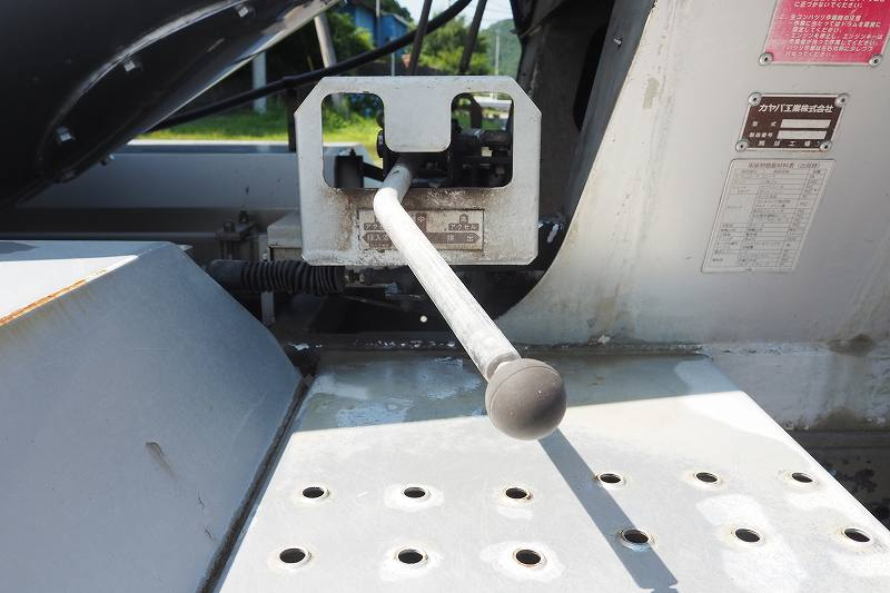 いすゞエルフカヤバ製ミキサー車2.5立米電動スランプガード|中古トラックの販売・買取・査定のアイナビ