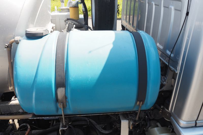 いすゞエルフカヤバ製ミキサー車2.5立米電動スランプガード|中古トラックの販売・買取・査定のアイナビ